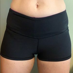 Lululemon yoga shorts size 4-6 reversible